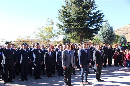 Kaymakamımız Emrah AKDUMAN, 29 Ekim Cumhuriyet Bayramı etkinlikleri kapsamında Çelenk Sunma Töreni'ne katıldı.