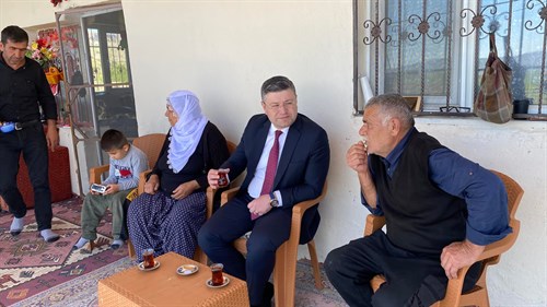 Karabulut Mahallemizde ikamet eden Kıbrıs Gazimiz Mehmet TOPAL ve ailesini evlerinde ziyaret etti.