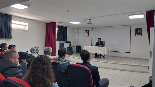 Kaymakamımız Emrah AKDUMAN, "Kariyer Günleri" etkinliğinde öğrencilerle bir araya geldi.